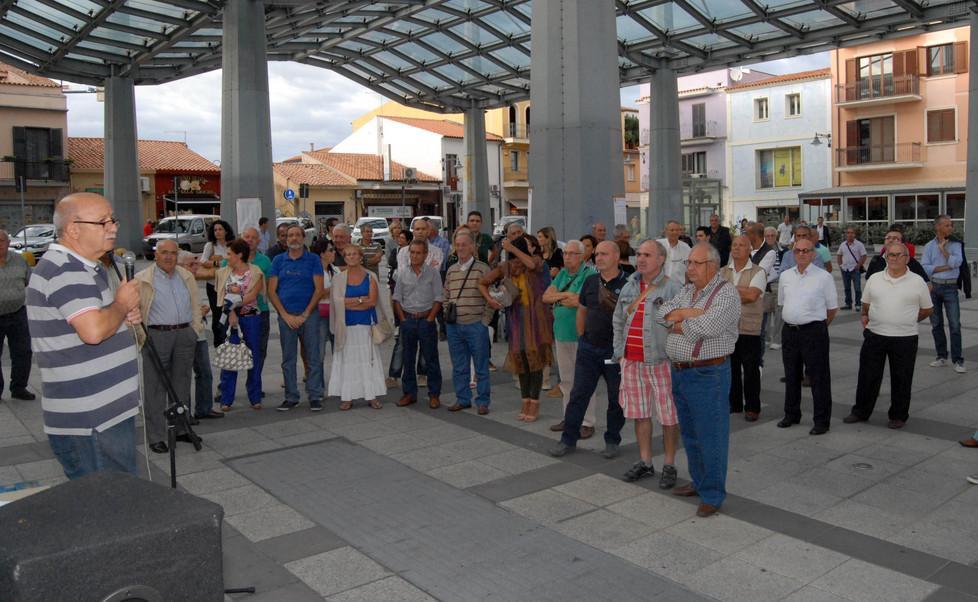 Flop della manifestazione di piazza per il no al piano Mancini