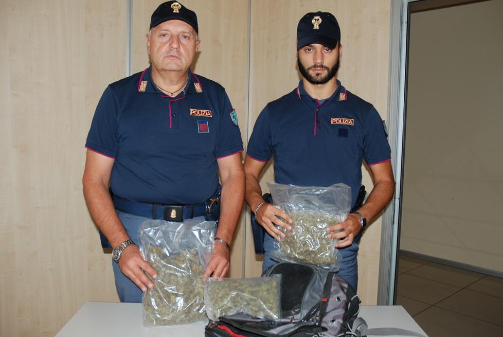 Sassari, in fuga con l’auto gettano la droga nel cassonetto 