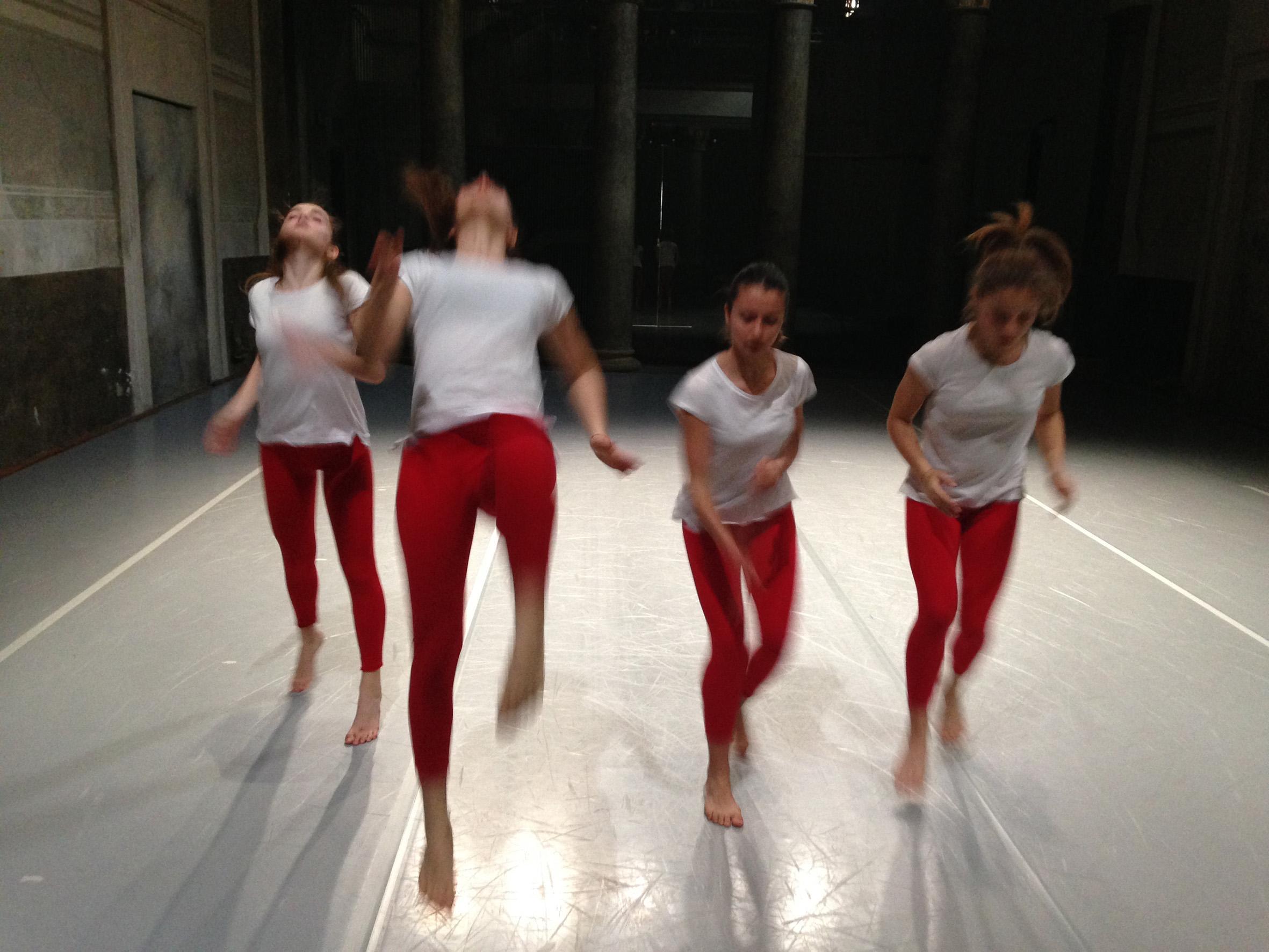 Un momento del balletto di Virgilio Sieni
