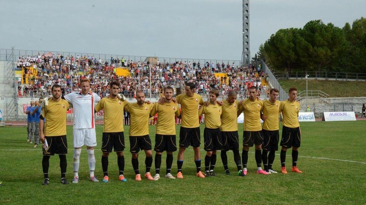 La Lucchese nell'ultima partita disputata all'Helvia Recina di Macerata