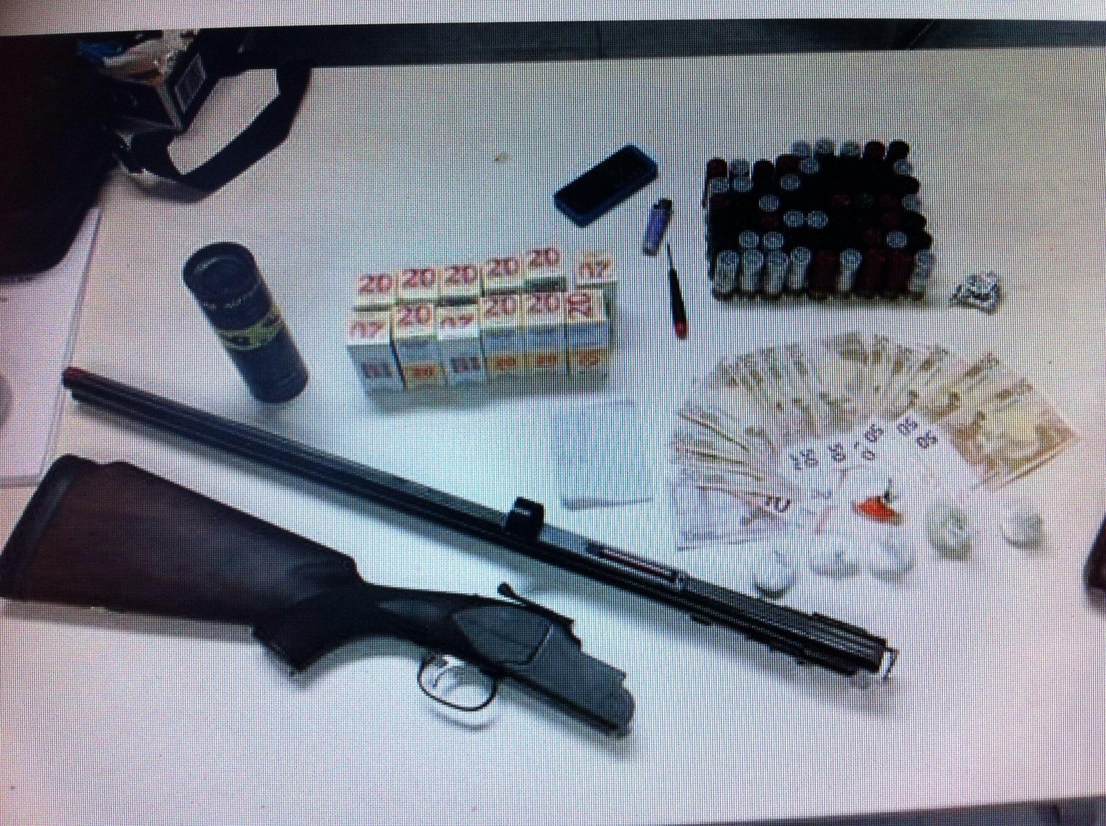 Iglesias, in casa un fucile illegale e cocaina: 26enne arrestato