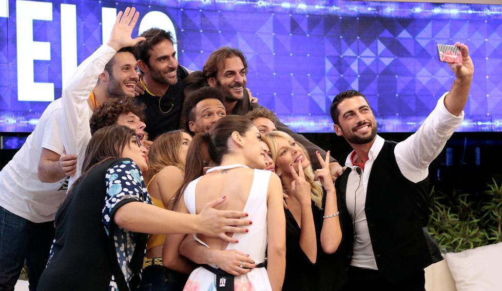 Giovanni Angiolini scatta un selfie nella casa del Grande Fratello