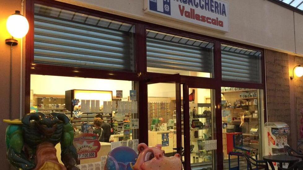 Quarto furto in 5 mesi alla tabaccheria in zona Vallescaja