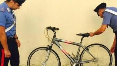 Ruba una bici, denunciato dai carabinieri