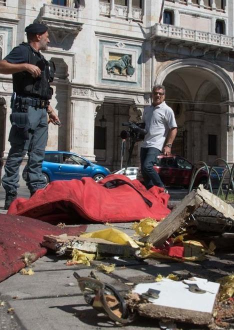 Allarme in piazza Matteotti per un falso pacco bomba