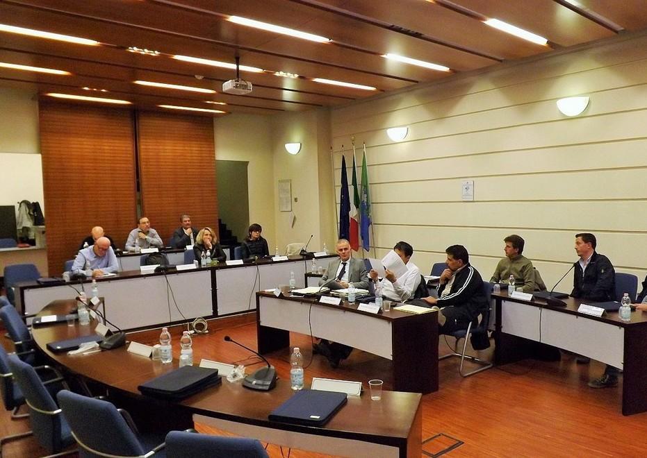 L’opposizione lascia l’aula Salta il consiglio comunale 