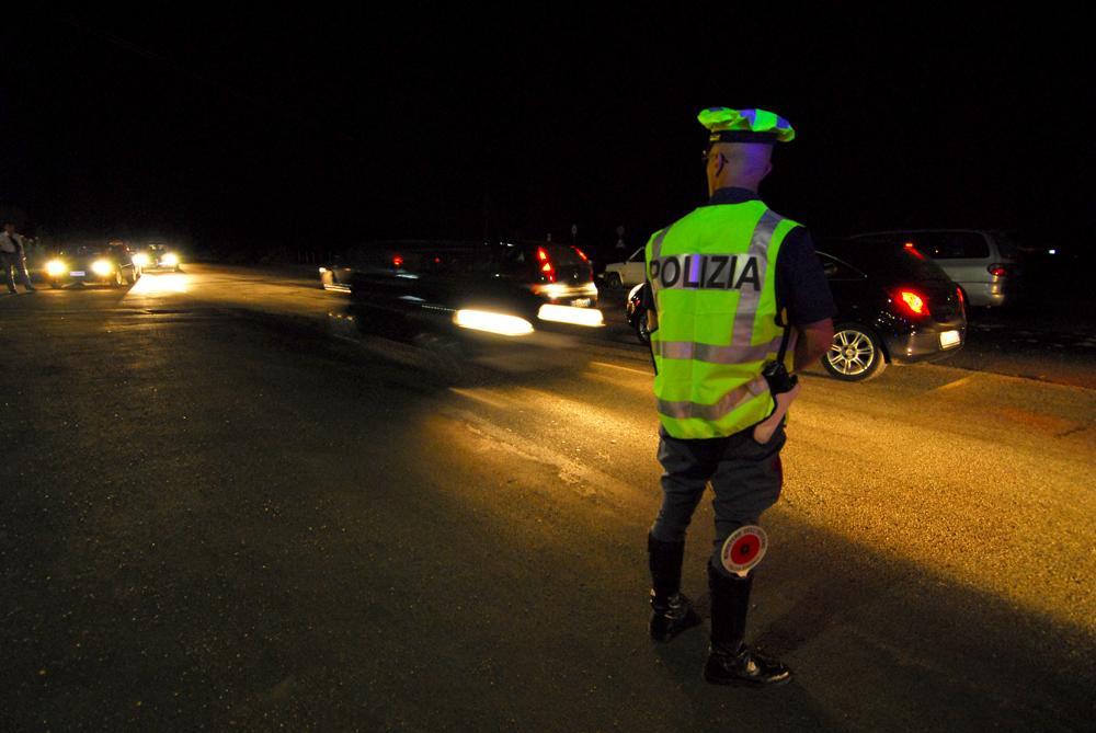 L'automobilista è stato bloccato da stradale e volanti