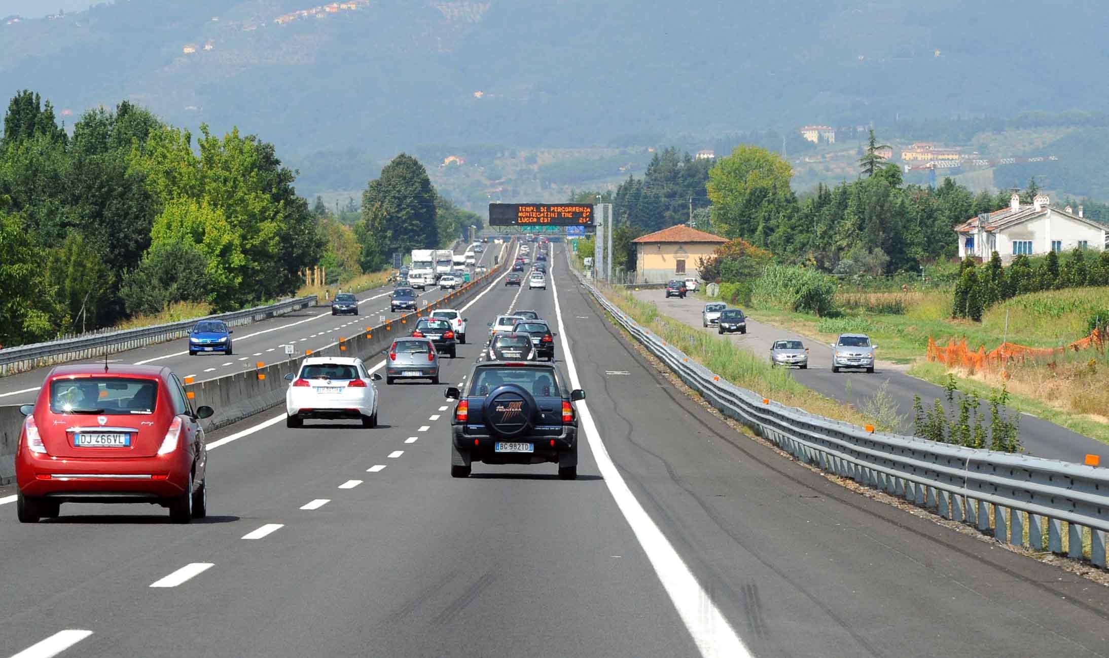 L'autostrada Firenze-Mare prima del casello di Pistoia venendo da Prato