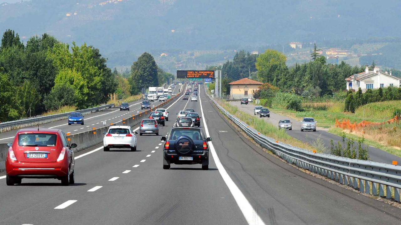 L'autostrada Firenze-Mare prima del casello di Pistoia venendo da Prato