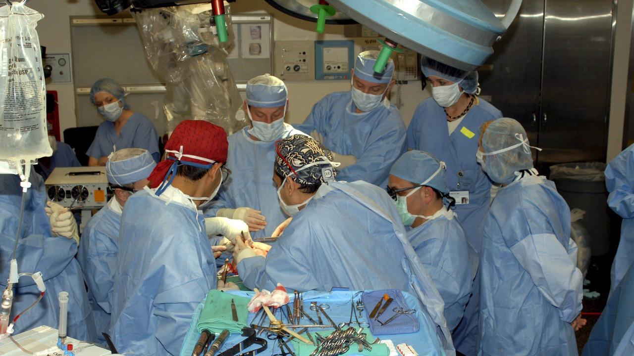 Un intervento in sala operatoria