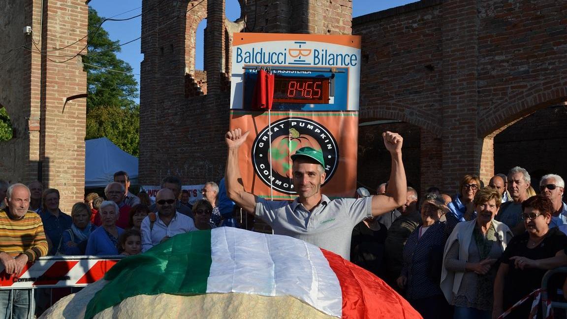 Stefano Cutrupi esulta dopo la vittoria