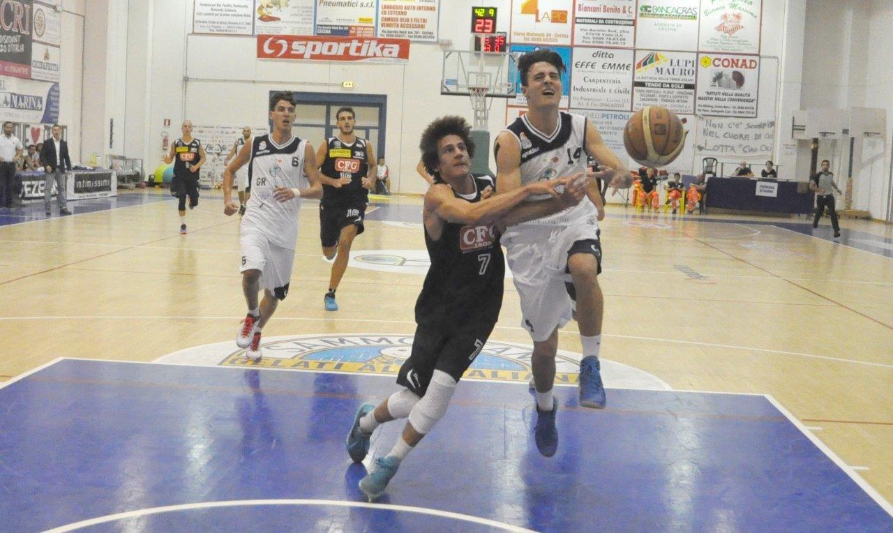 Lorenzo Caroti vola a canestro (Foto Falorni)