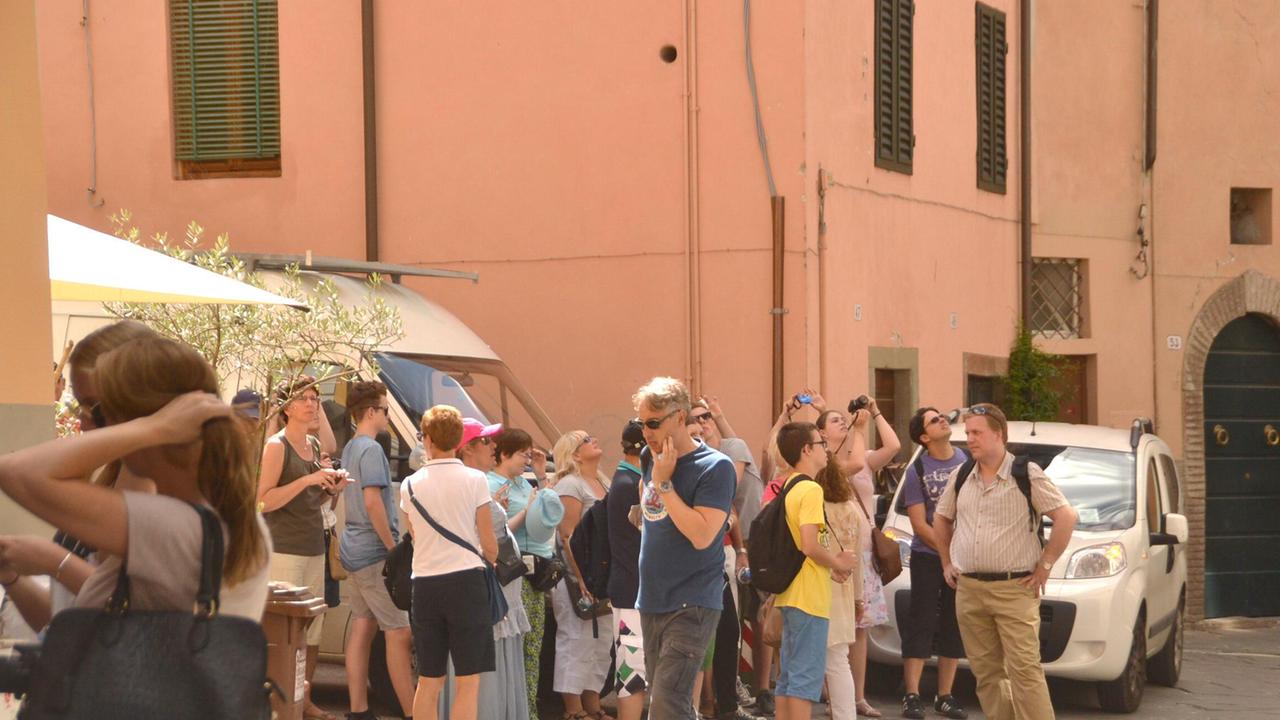 Turisti nelle strade di Lucca