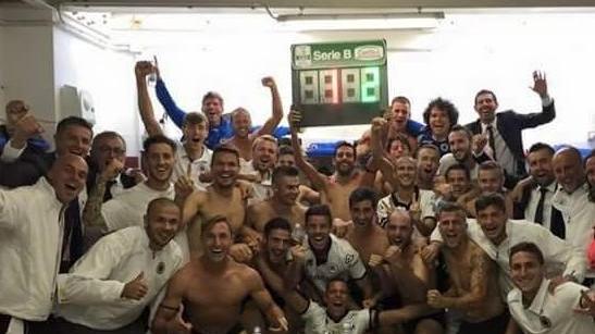Cori e selfie come se fosse la Champions Lo Spezia fa baldoria nello spogliatoio