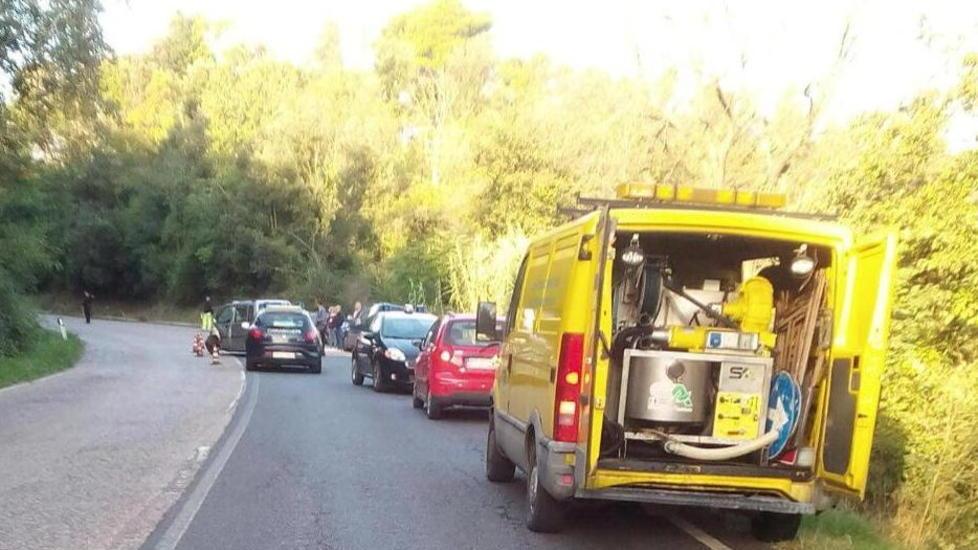 Scontro in via delle Sorgenti, 2 in ospedale