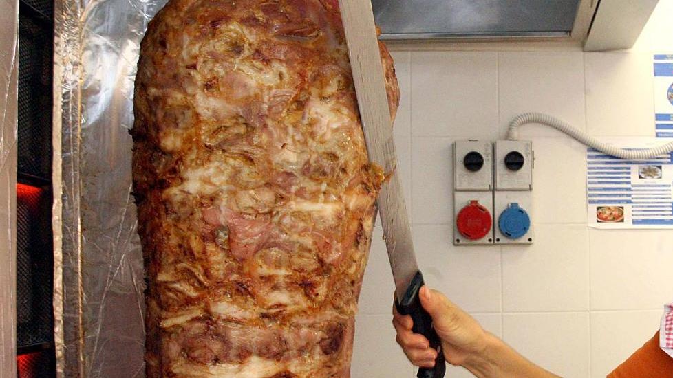 Lavoratori in nero, chiusi due locali