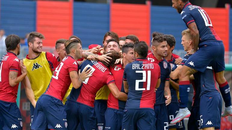 Il Cagliari soffre, vince e guarda tutti dall’alto