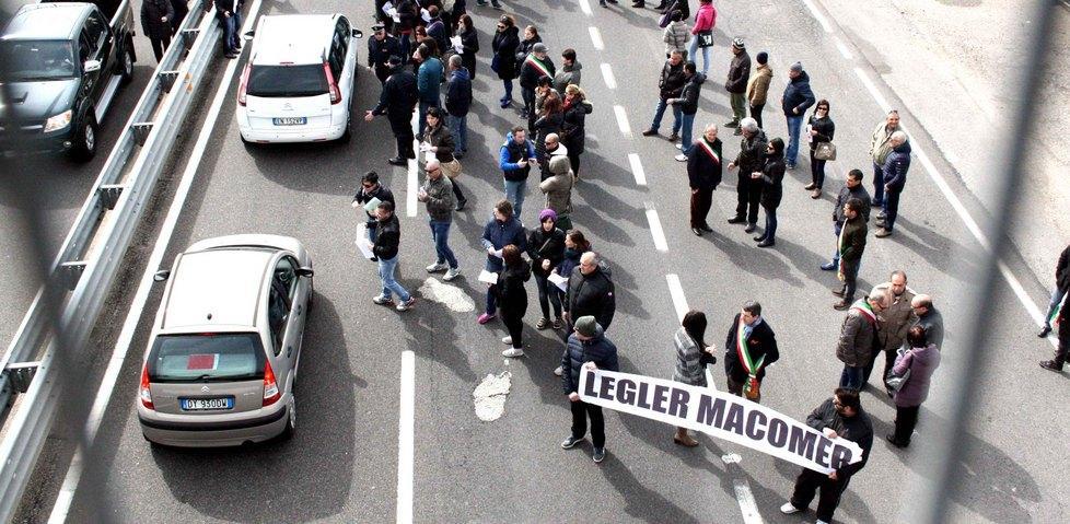 Riparte la mobilitazione degli ex lavoratori tessili 