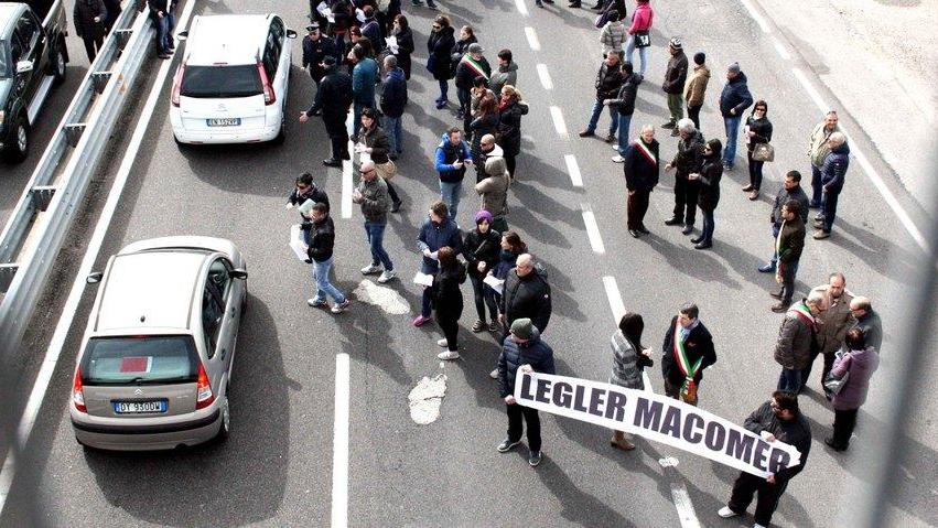 Riparte la mobilitazione degli ex lavoratori tessili