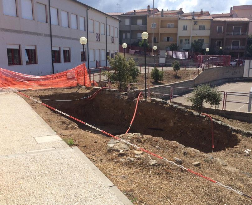 Ingresso al liceo con maxi buca 