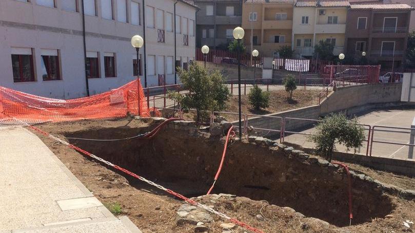 Ingresso al liceo con maxi buca