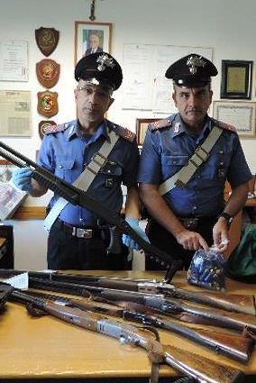 Scovato un arsenale con il fucile a pompa rubato a Fiorano 