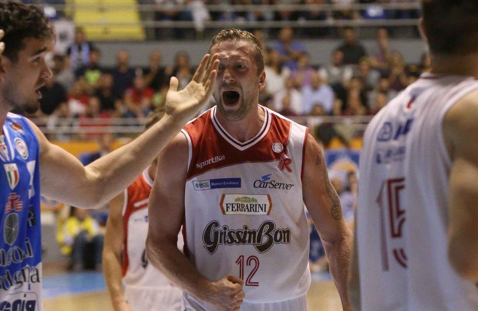 La Grissin Bon batte Sassari, ora va a caccia del trofeo 