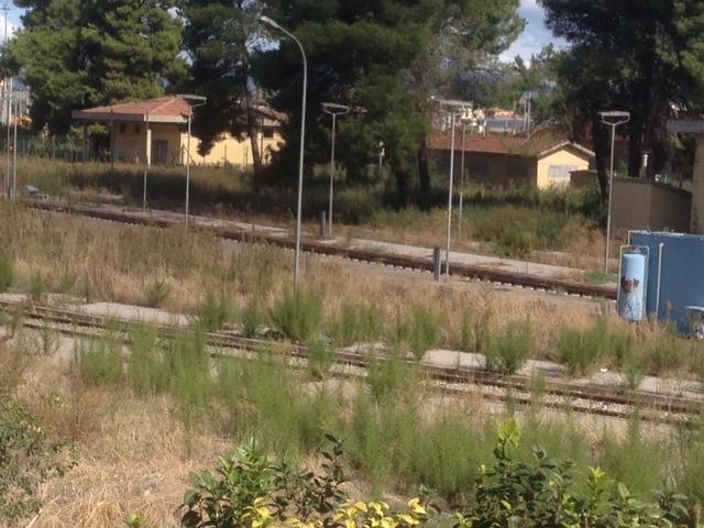 L'area dell'ex scalo merci in fondo a via Verga