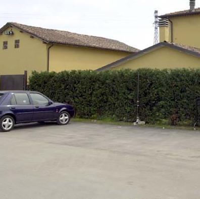 Trovato esanime davanti alla discoteca di Soliera