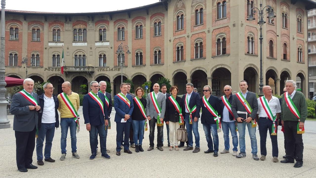 Sindaci in piazza contro la chiusura di dieci uffici postali