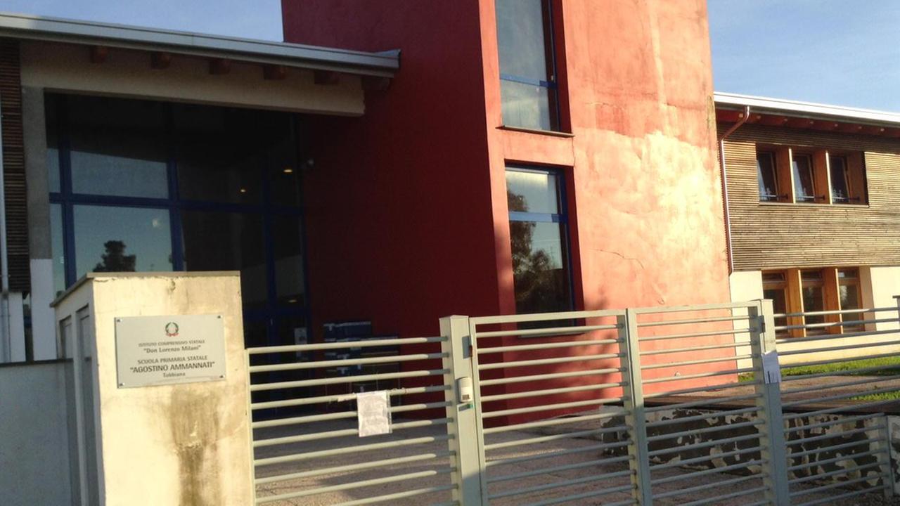 L'ingresso della scuola di Tobbiana