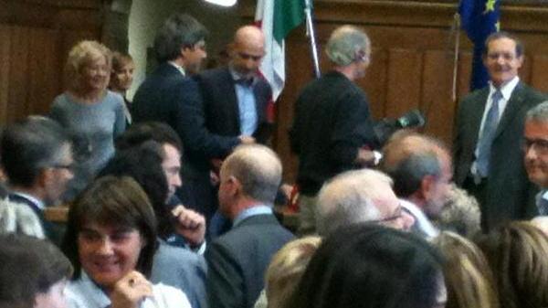 La festa nell'aula del Tribunale di Pistoia per il saluto al giudice Luciano Costantini