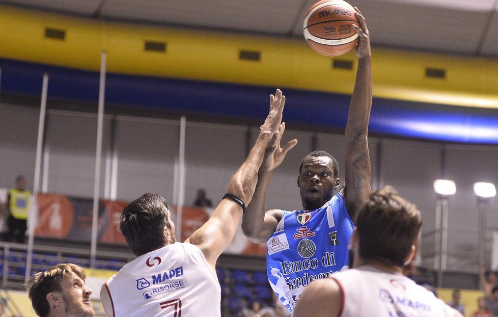 Il pasticcio dell’ultimo minuto, arbitri e ufficiali di campo in tilt