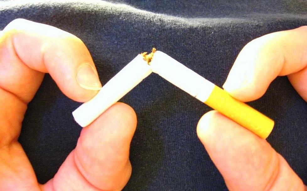 Tabagisti uniti per vincere la guerra contro il fumo 