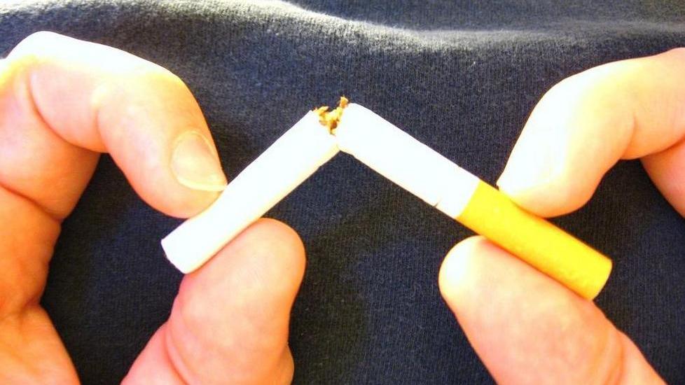 Tabagisti uniti per vincere la guerra contro il fumo