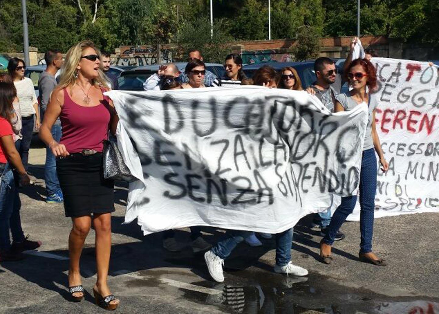La protesta a Monte Claro degli educatori (foto Mario Rosas)