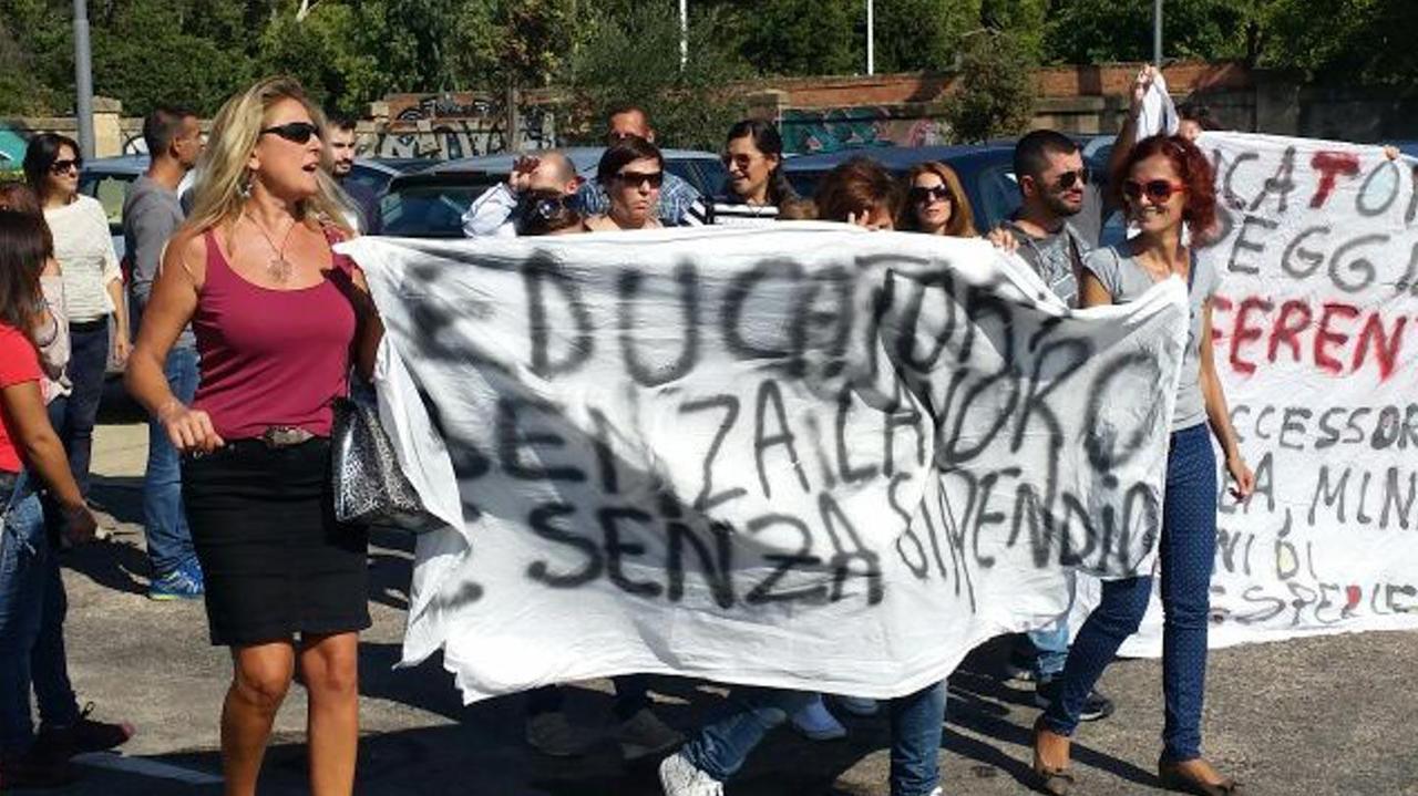 La protesta a Monte Claro degli educatori (foto Mario Rosas)