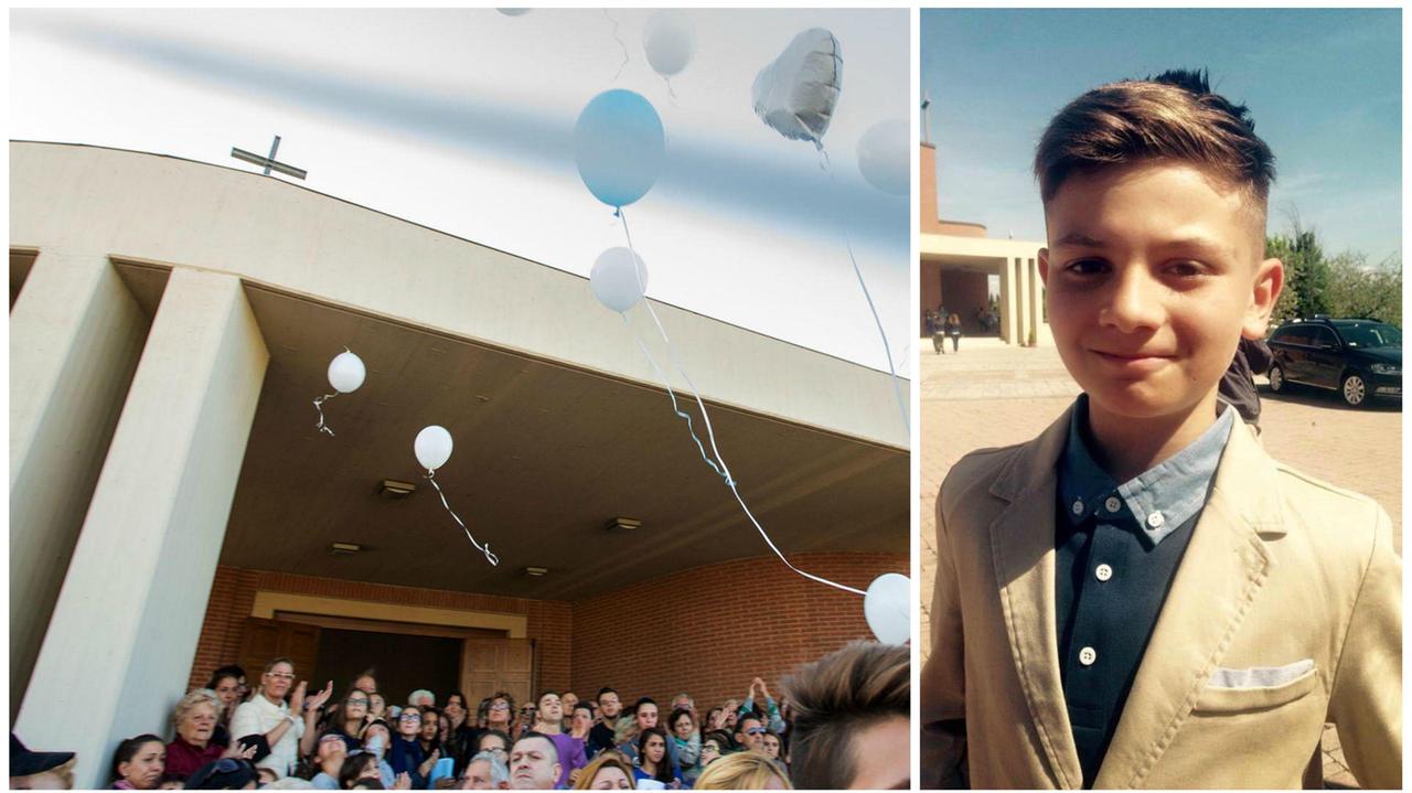 Palloncini in cielo per l’addio al dodicenne e a destra Samuele Vitale