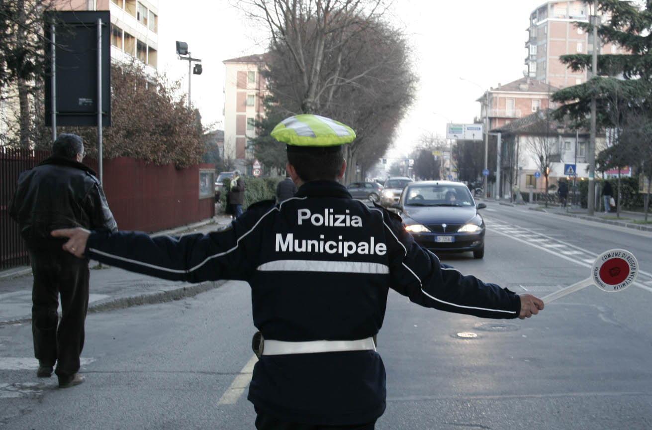 Stop alle vecchie auto, ma se sei povero puoi circolare