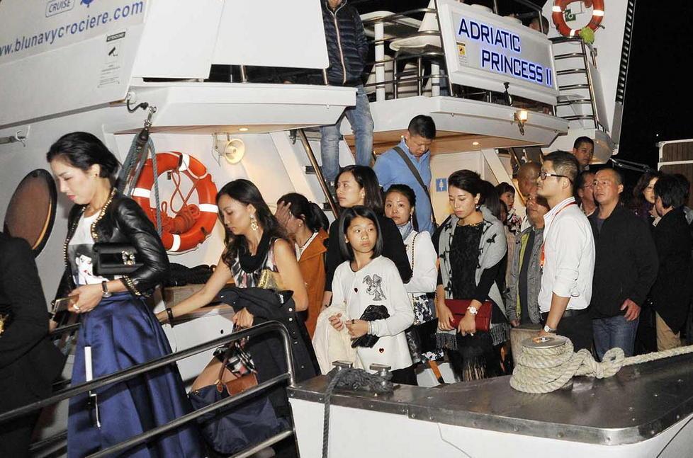 A Porto Azzurro si parla cinese con la festa della luna 