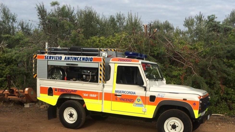 Perde il controllo del fuoco incendio in zona Guardamare