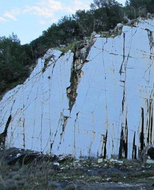 Ordinanza anti-camion per ostacolare la cava 