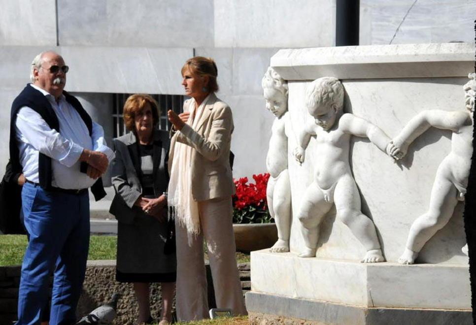 Tutti contro i cedri e dalla parte della Frine restaurata 