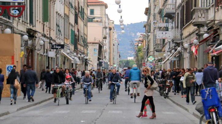 Il no dei negozianti ai bus in via Ricasoli