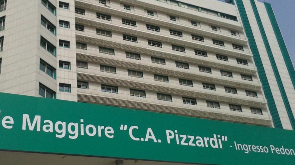 Resta ferito cadendo dal tetto di un autocarro