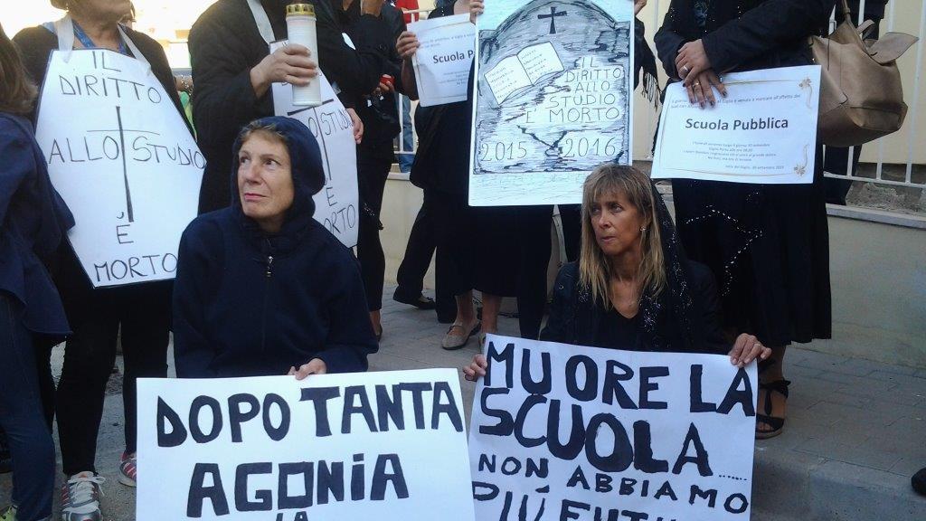 Il funerale della scuola all'isola del Giglio