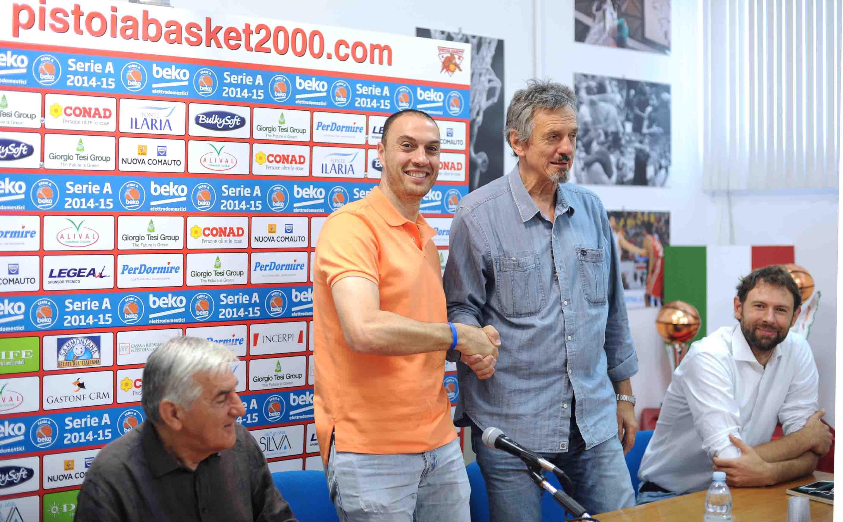 Coach Esposito col presidente Pistoia Basket, Maltinti (Foto Gori)