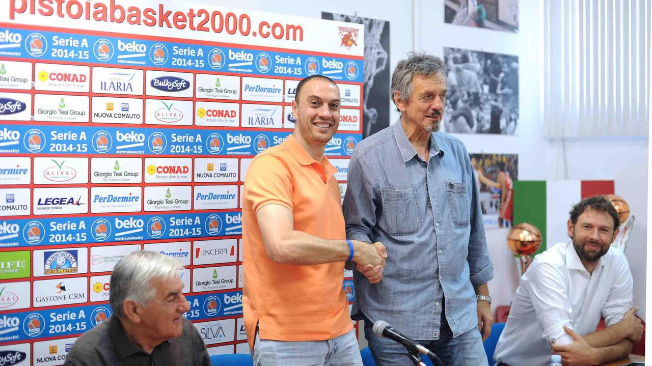 Coach Esposito col presidente Pistoia Basket, Maltinti (Foto Gori)