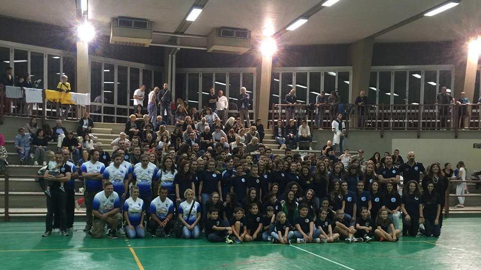 Foto di gruppo per le formazioni del Pieve a Nievole Volley