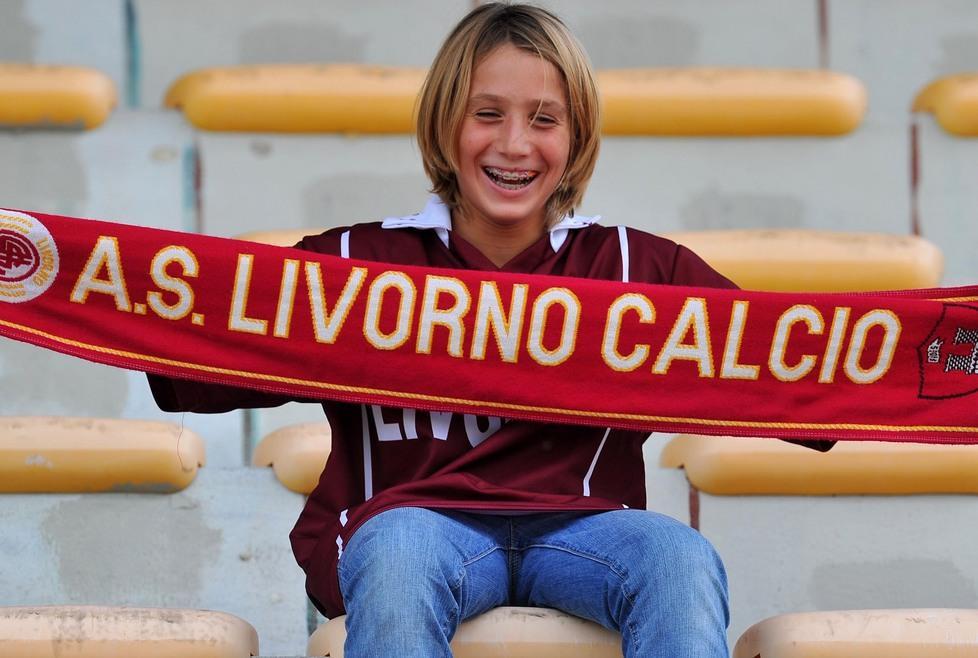 Allarme rosso sull’Armando Picchi: «Lo stadio presto sarà inagibile» 